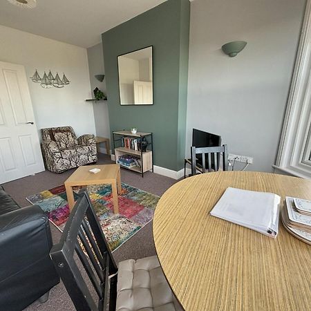 Seabreeze Apartment อีสต์บอร์น ภายนอก รูปภาพ
