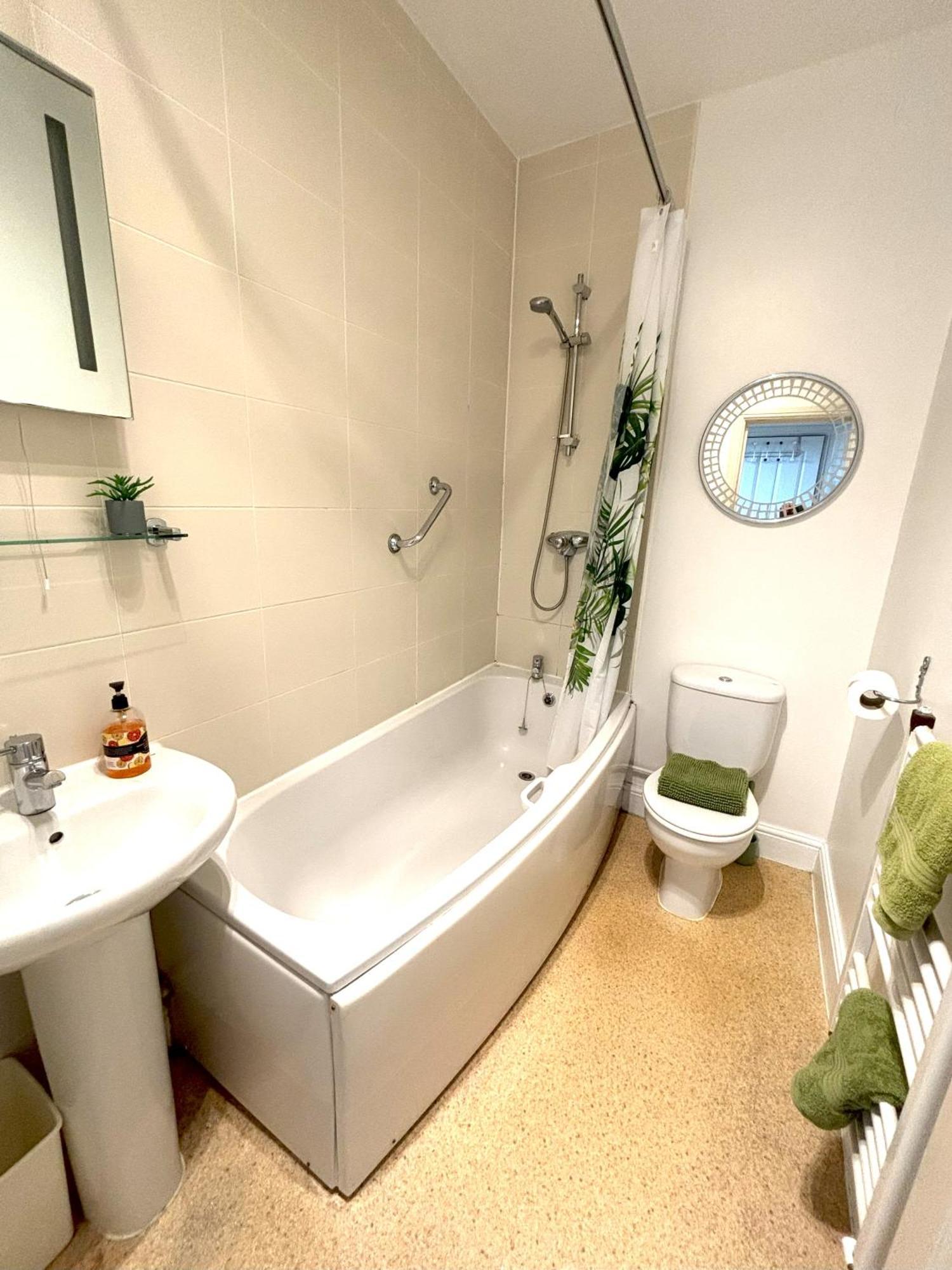 Seabreeze Apartment อีสต์บอร์น ภายนอก รูปภาพ