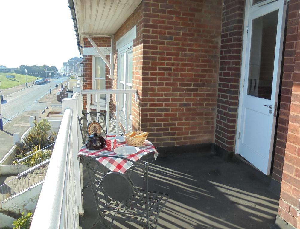 Seabreeze Apartment อีสต์บอร์น ภายนอก รูปภาพ